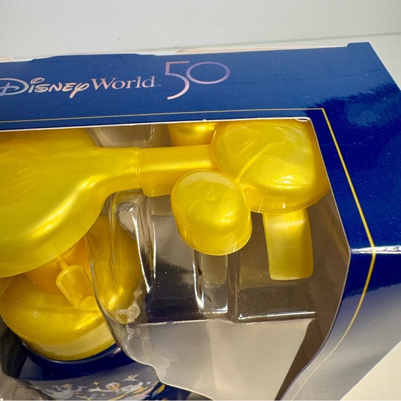 NWT. Disney 50th anniversary foaming soap dispenser cast of classic characters - Picture 6 of 12
